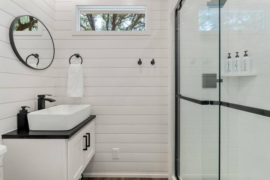 The Lonely Bull Luxury Container Home On 5 Acres Weatherford Buitenkant foto