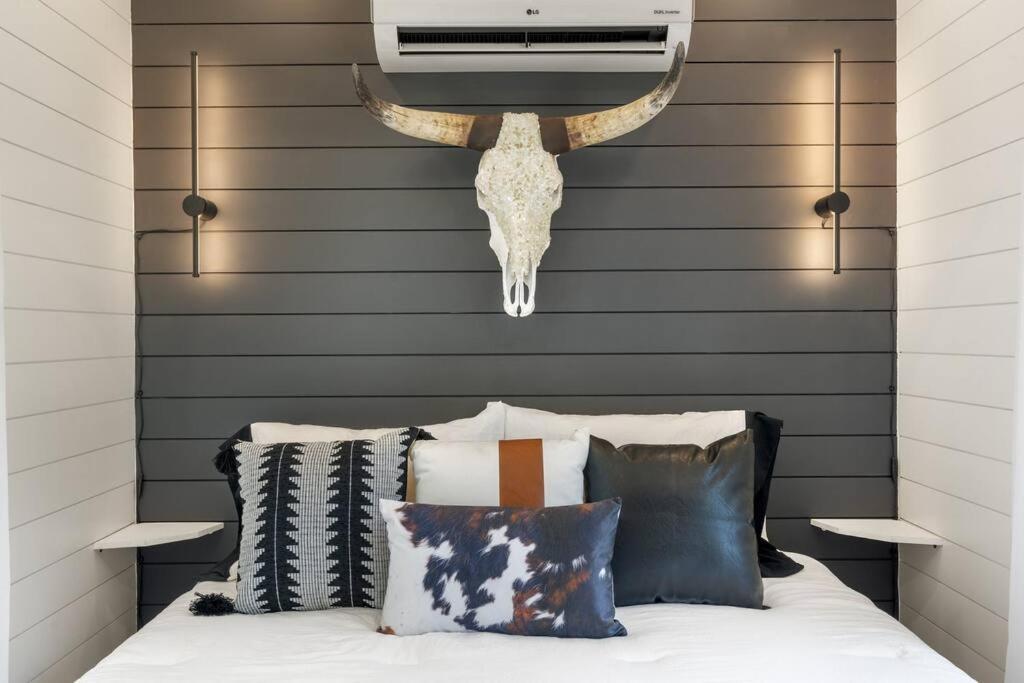 The Lonely Bull Luxury Container Home On 5 Acres Weatherford Buitenkant foto